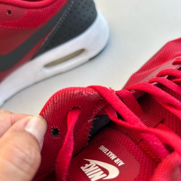 Nike Air Max Tavas, Red and Black - Picture 6 of 6